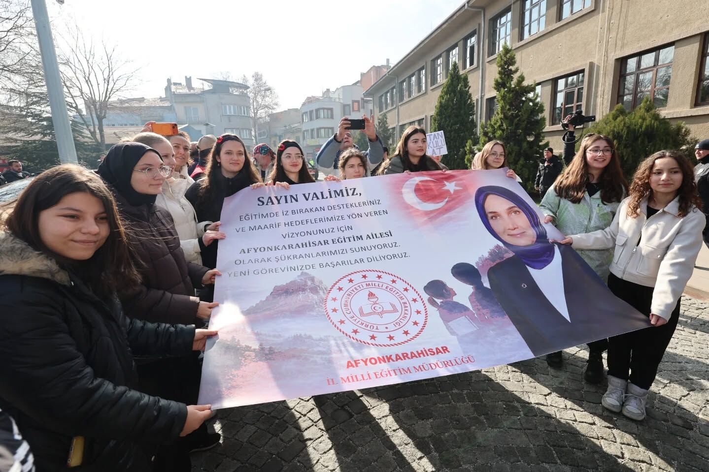 635164609 18312660616253484 5119649144659565738 N