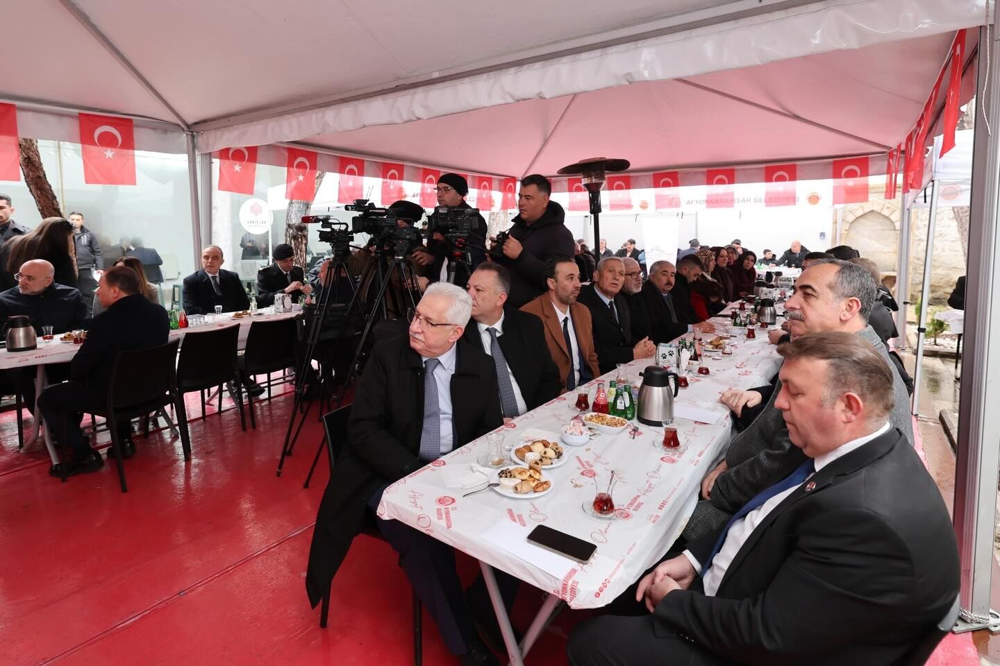 655931540 18315904360253484 4589462848052049352 N