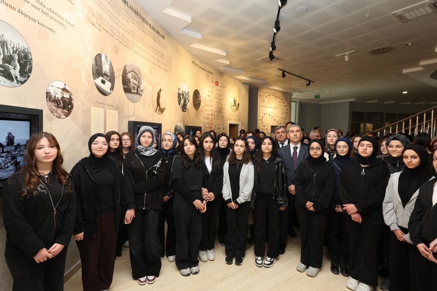 670288433 18319644790253484 4107180703288295457 N